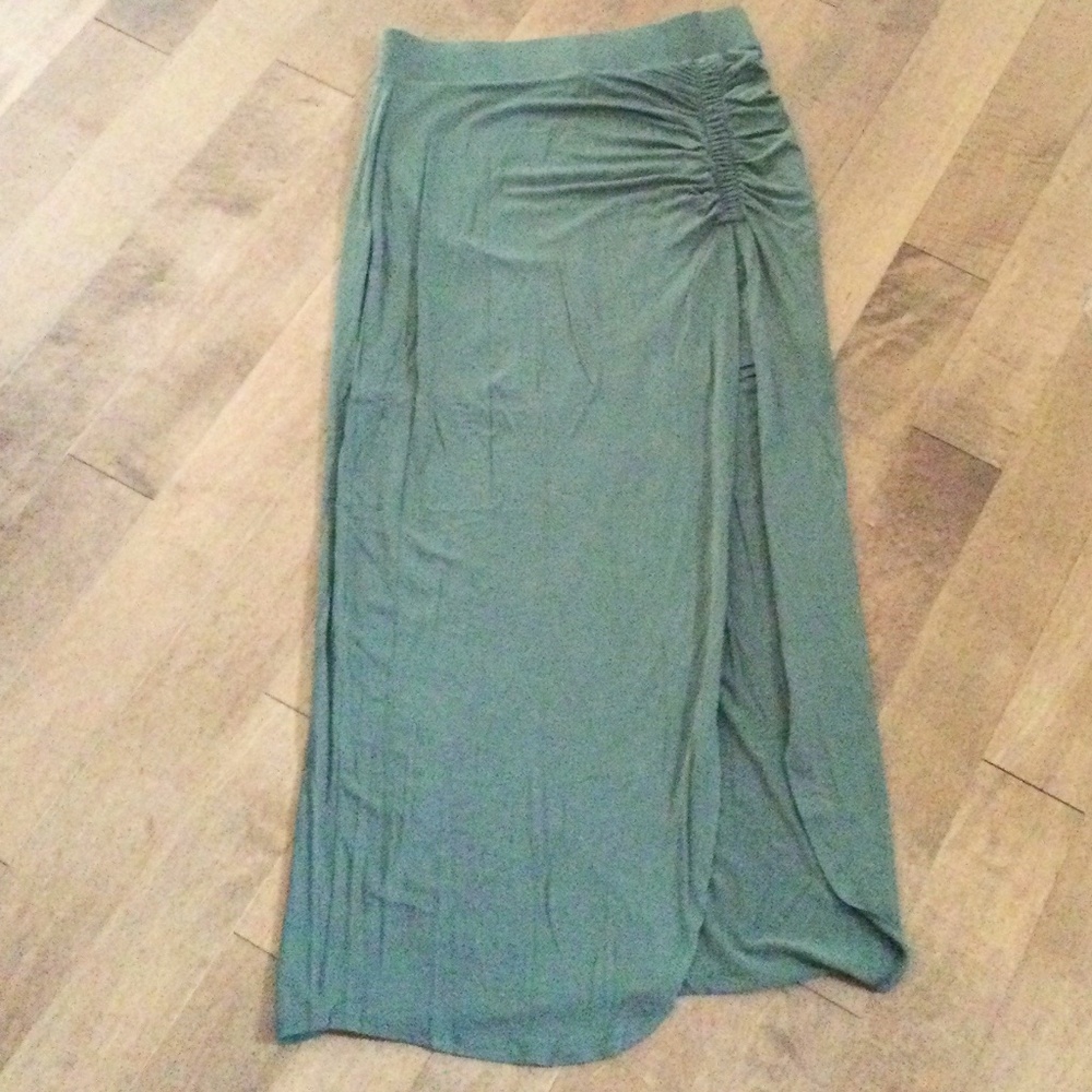 LNBF women's maxi skirt with a side slit